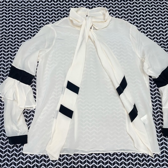 100% silk woman’s long sleeve blouse size small - Picture 4 of 7